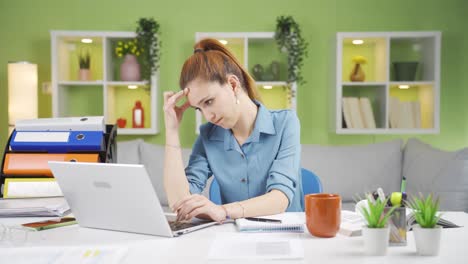 Young-business-woman-experiencing-work-stress-is-overwhelmed.